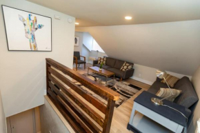 Updated & Comfy Bungalow with Parking Easy Access